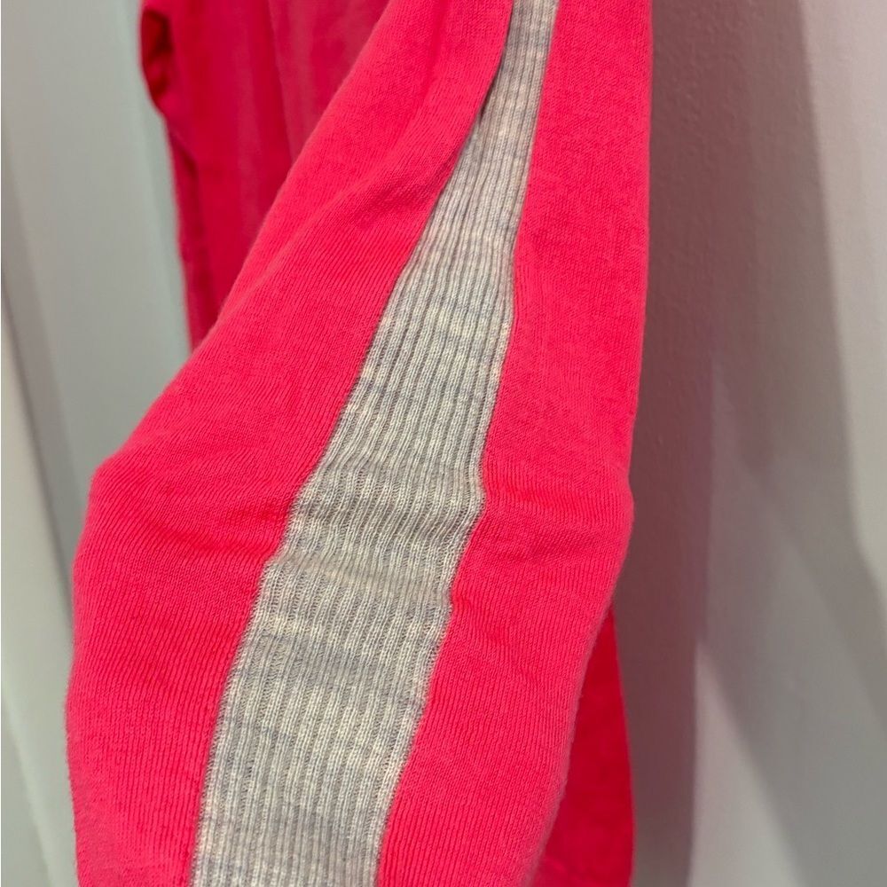 Banana Republic Merino Bright Pink V-Neck Sweater Grey Side Arm Accents - Picture 9 of 14